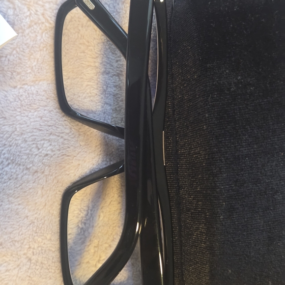 Black Cat-Eye Glasses with Case - Picture 7 of 7